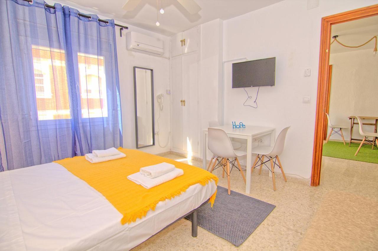 Low Cost Rooms Malaga River 외부 사진